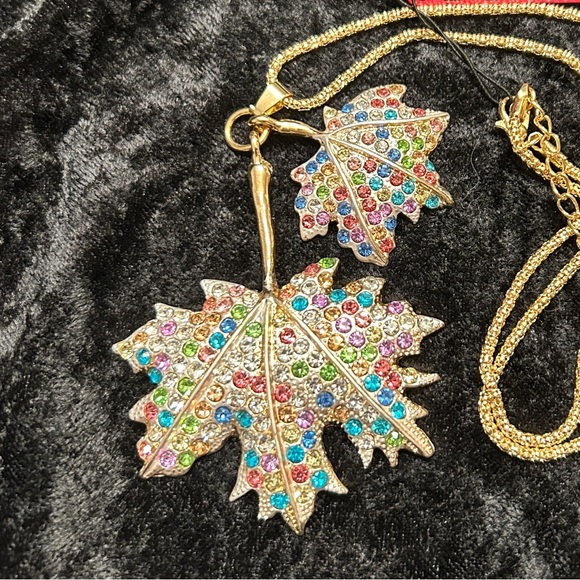 Betsey Johnson Autumn Leaves Pendant Necklace 🍁 - Picture 3 of 6